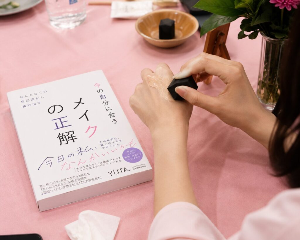 参加者一人ひとりに寄り添ったポロの直接メイク指導